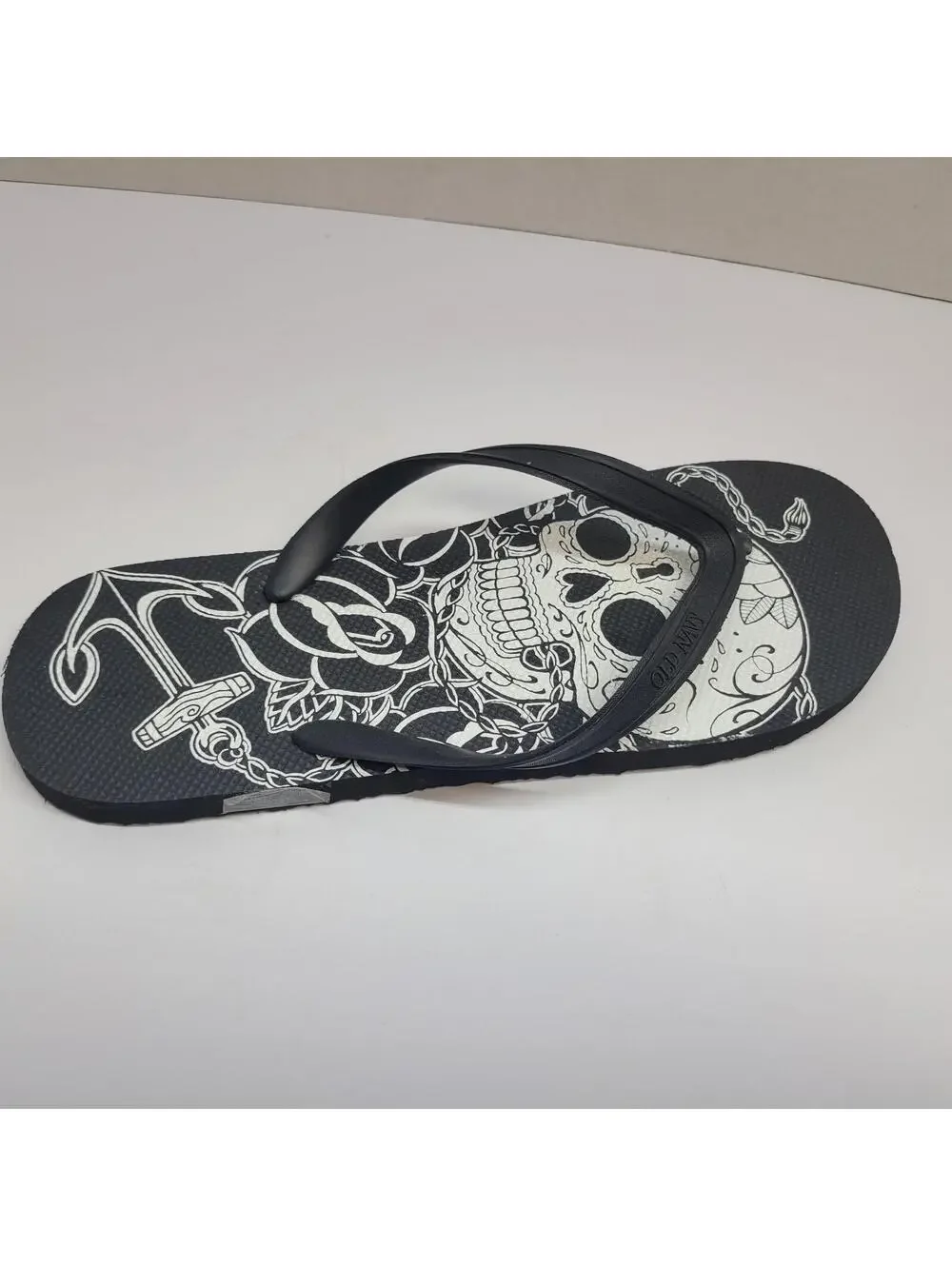 Men's Old Navy Skull Flip Flops Size 10-11 Black/White NEW